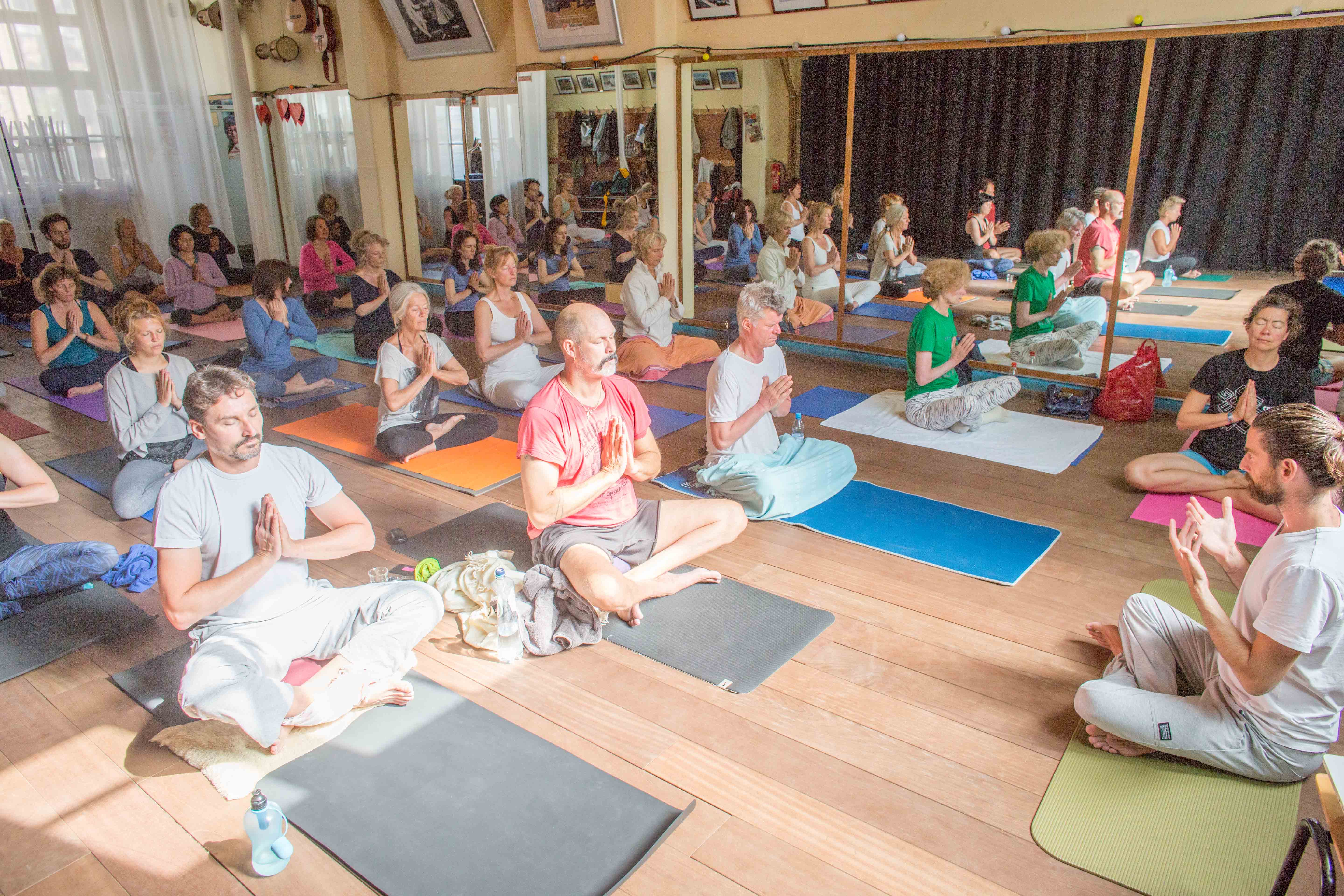 Kundalini Yoga with Satsiri Akaal